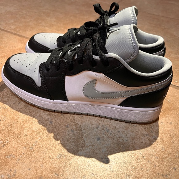 Air Jordan 1 Lows - Picture 2 of 5